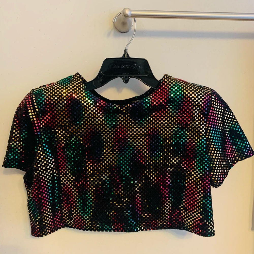 Metallic crop top with shoulder pads